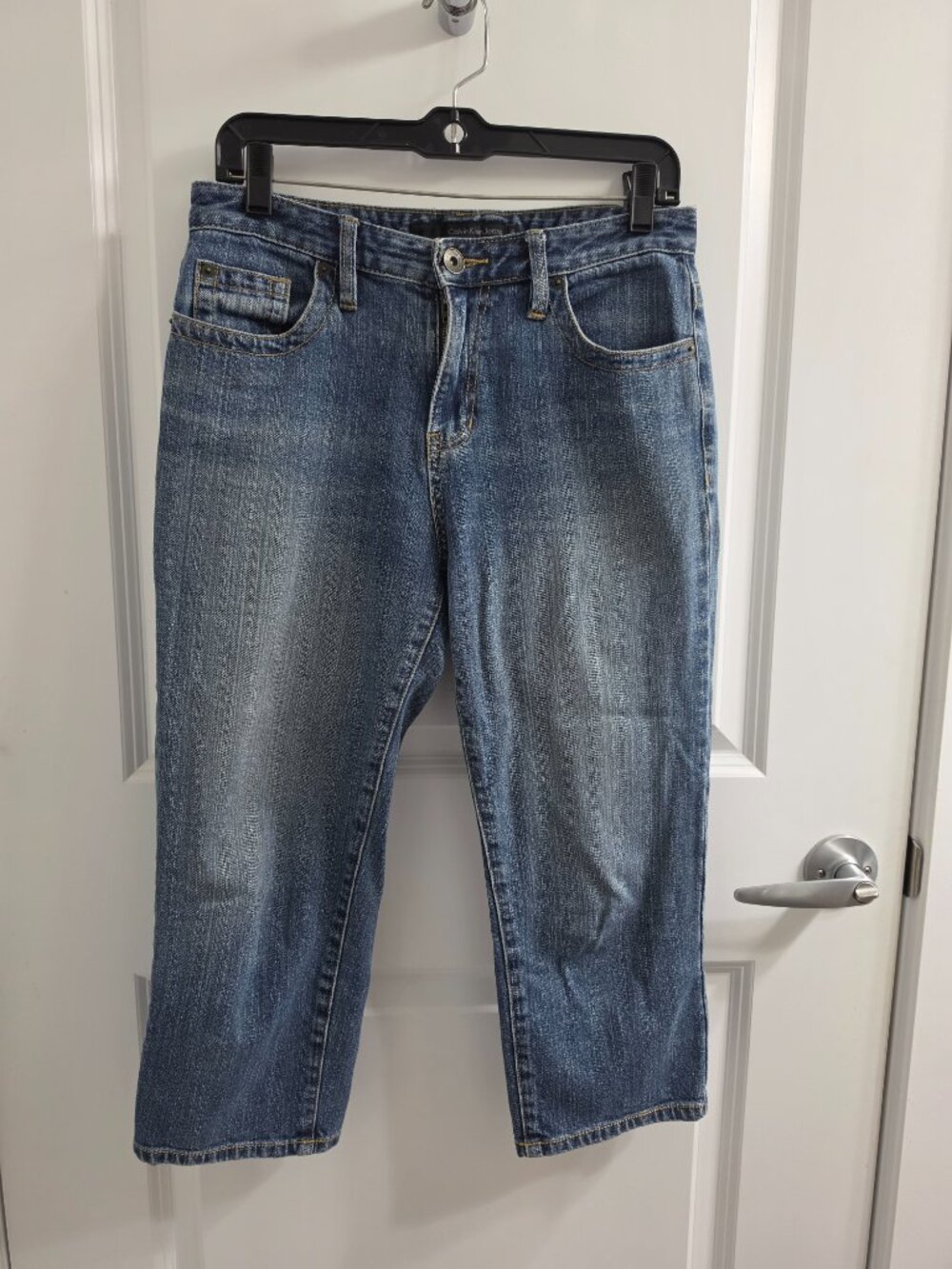 Calvin Klein Jeans Medium Wash Denim Capris Cropped Jeans Size 6